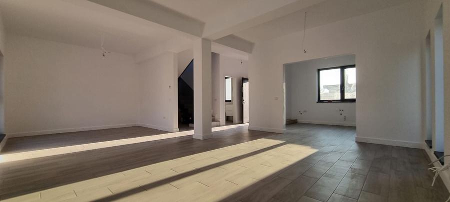 Casă individuală cu 5 camere cu Canalizare în Central