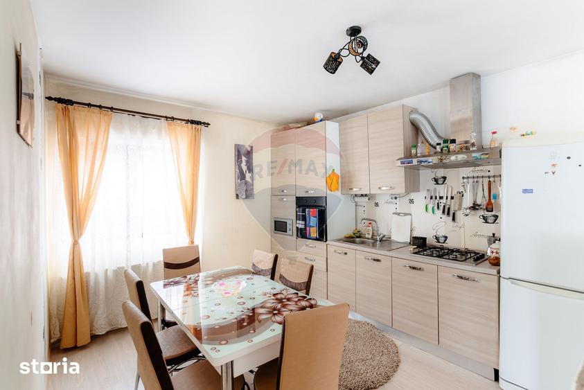 Casă cu 5 camere cu Teren 1240 Mp în Cotmenița