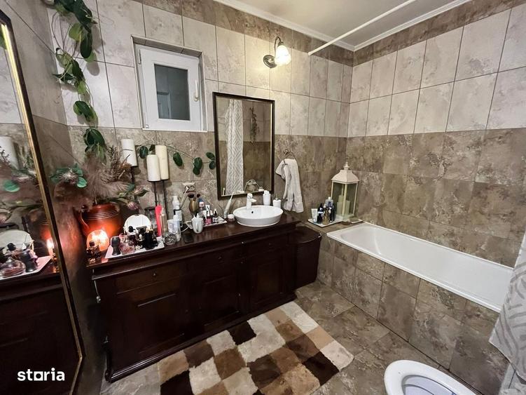 Casă cu 4 camere în Teiu