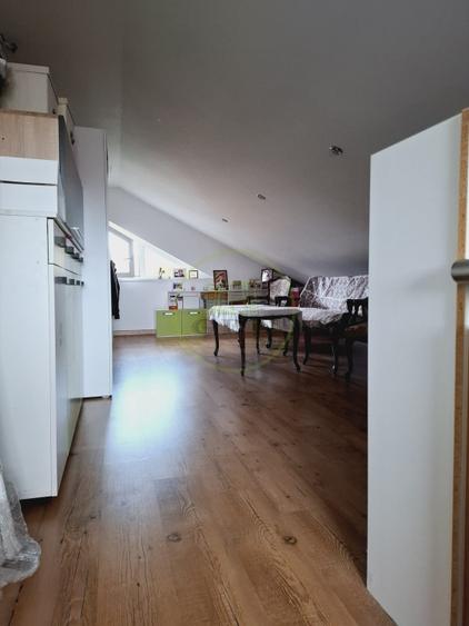 Duplex cu 4 camere cu Garaj în Florilor
