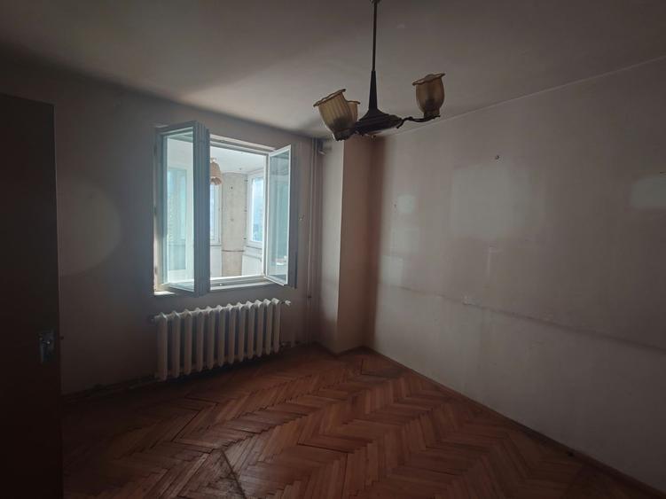 Apartament cu 3 camere în Centrul Civic