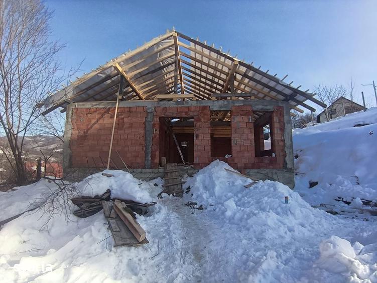 Casă cu 3 camere cu Teren 500 Mp în Central