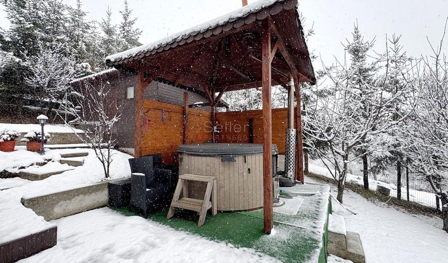Casă individuală cu 9 camere cu Canalizare în Bran