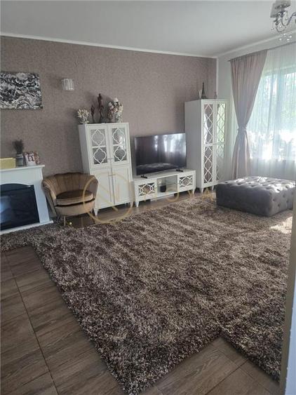 Casă individuală cu 6 camere cu Canalizare în Central