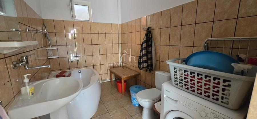 Casă individuală cu 4 camere cu Canalizare în Est