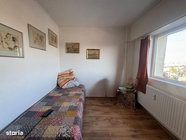 Apartament cu 4 camere decomandat în Ștefan cel Mare
