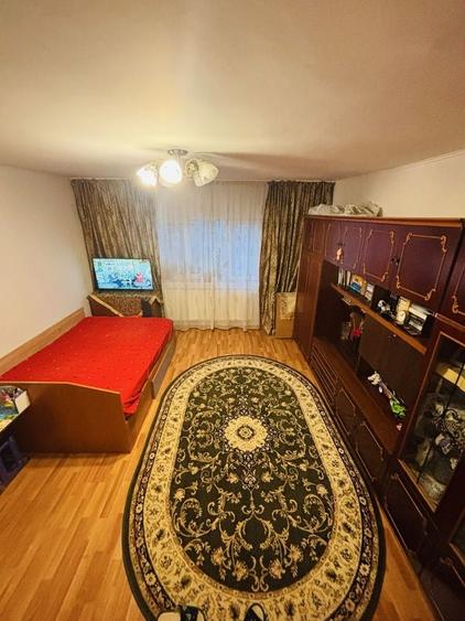 Apartament cu 3 camere decomandat în Vitan