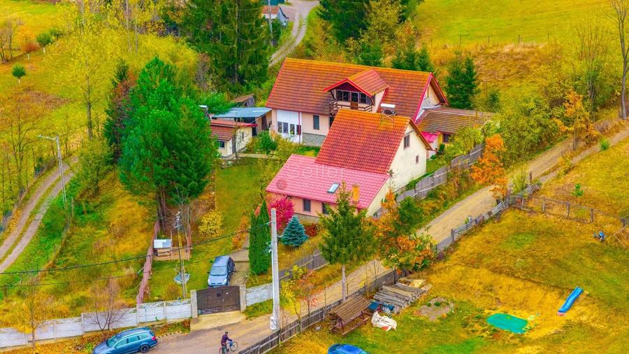 Casă individuală cu 10 camere cu Teren 2980 Mp în Barcani