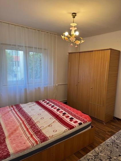 Apartament cu 2 camere semidecomandat în Berceni