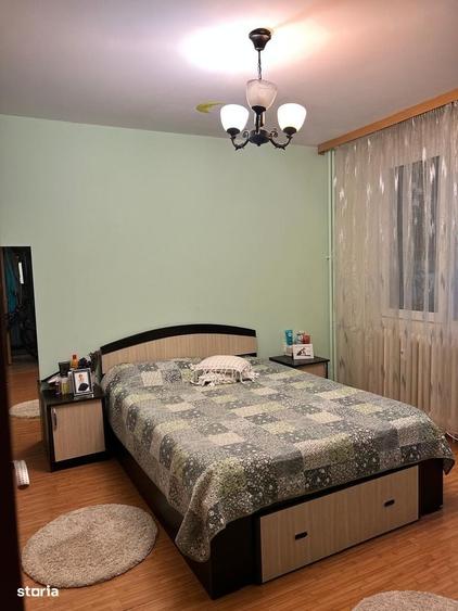 Apartament cu 3 camere decomandat în Valea Oltului