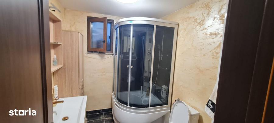 Casă cu 5 camere cu Teren 295 Mp în Central