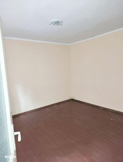 Casă cu 4 camere cu Teren 350 Mp în Central
