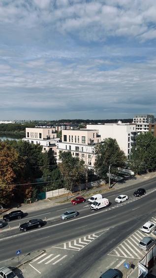 Apartament cu 3 camere decomandat în Străulești