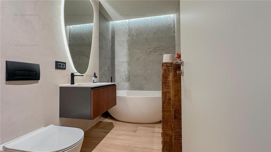 Apartament cu 3 camere decomandat, mobilat în Tractorul