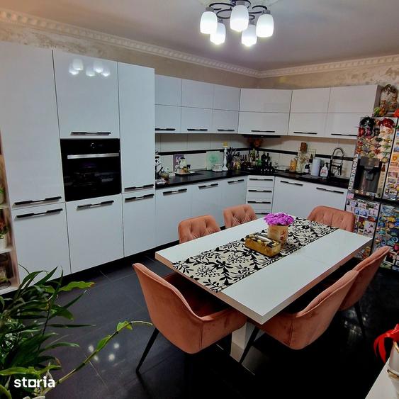 Casă cu 4 camere cu Teren 1458 Mp în Aradul Nou