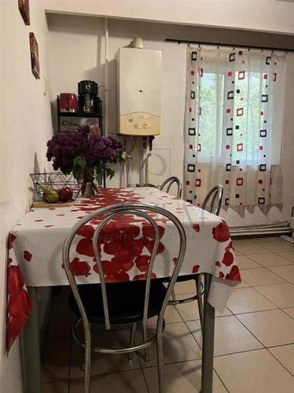 Apartament cu 3 camere decomandat, mobilat în Girocului