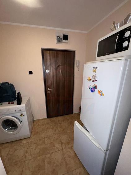 Apartament cu 2 camere semidecomandat, mobilat în Micro 38