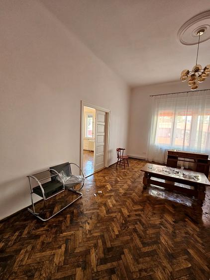 Casă individuală cu 3 camere cu Canalizare în Central