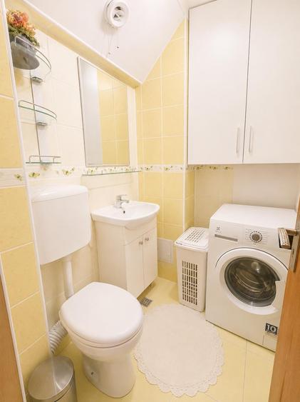 Apartament cu 4 camere decomandat în Central