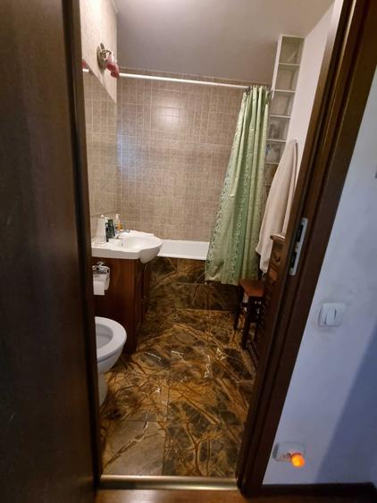 Apartament cu 3 camere decomandat în Drumul Taberei