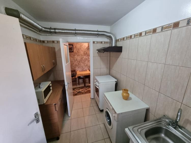 Apartament cu 3 camere semidecomandat, mobilat în Tătărași