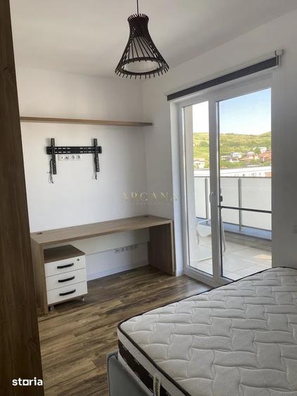 Apartament cu 3 camere semidecomandat, mobilat în Borhanci