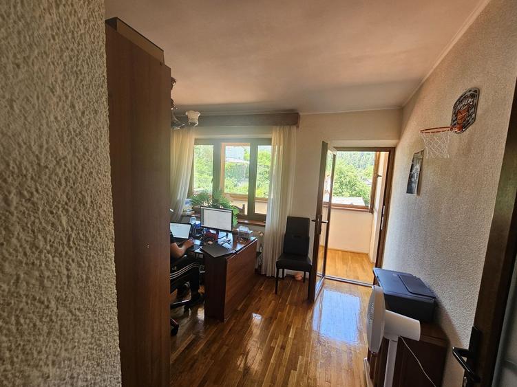 Casă individuală cu 5 camere cu Teren 159 Mp în Schei