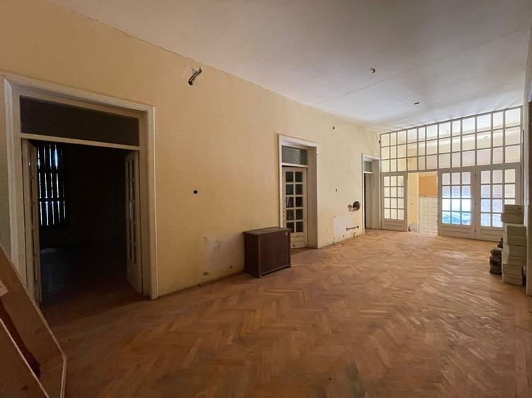 Casă individuală cu 17 camere cu Canalizare în Grădina Icoanei
