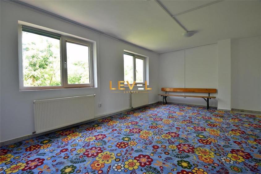 Casă individuală cu 9 camere cu Canalizare în Ultracentral