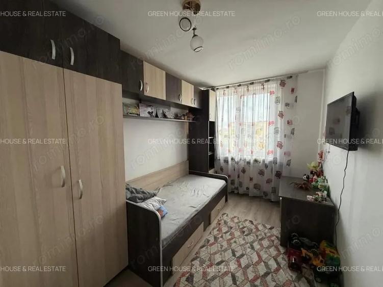 Apartament cu 3 camere semidecomandat în Central