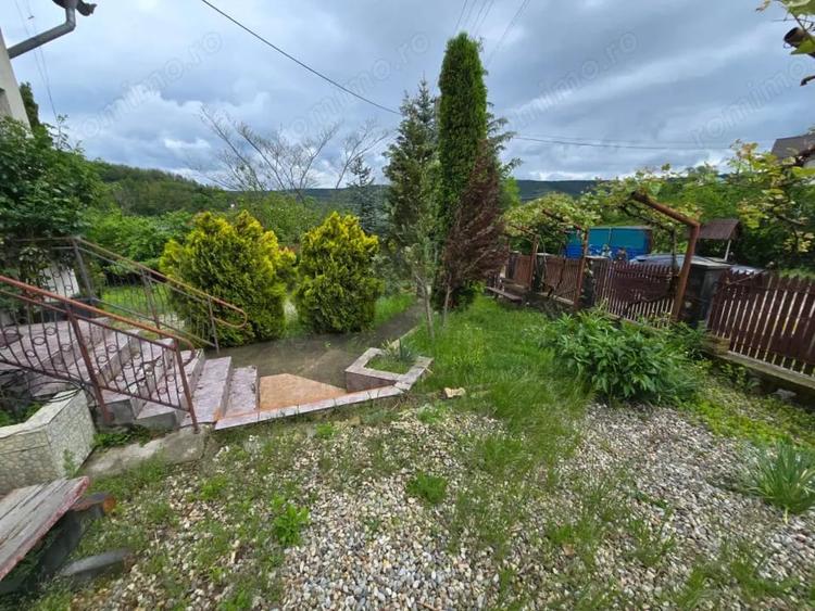 Casă cu Teren 1210 Mp în Mălureni
