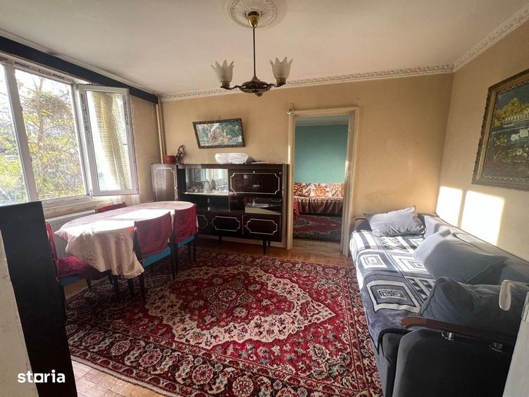 Apartament cu 3 camere semidecomandat în Micro 19