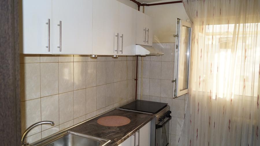 Apartament cu 3 camere decomandat în Dristor