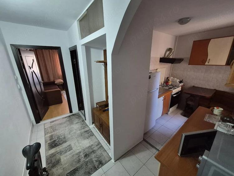 Garsonieră decomandată în Girocului
