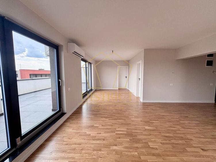 Apartament cu 3 camere semidecomandat, mobilat în Torontalului