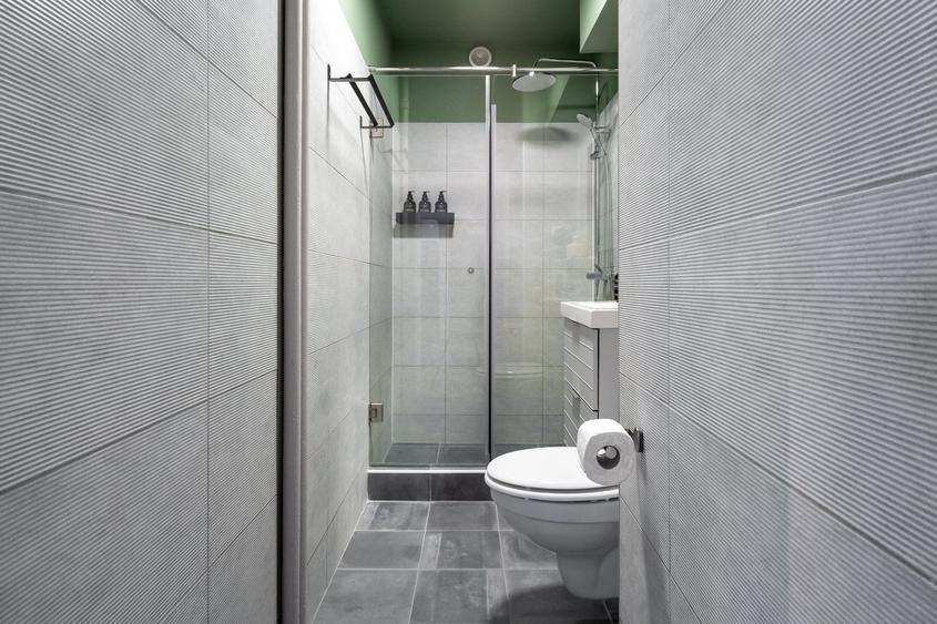 Apartament cu 3 camere, mobilat în Calea Victoriei