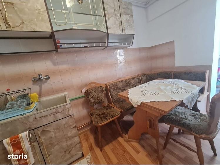 Inchiriez 3 camere Grivitei pet friendly cu parcare - 1