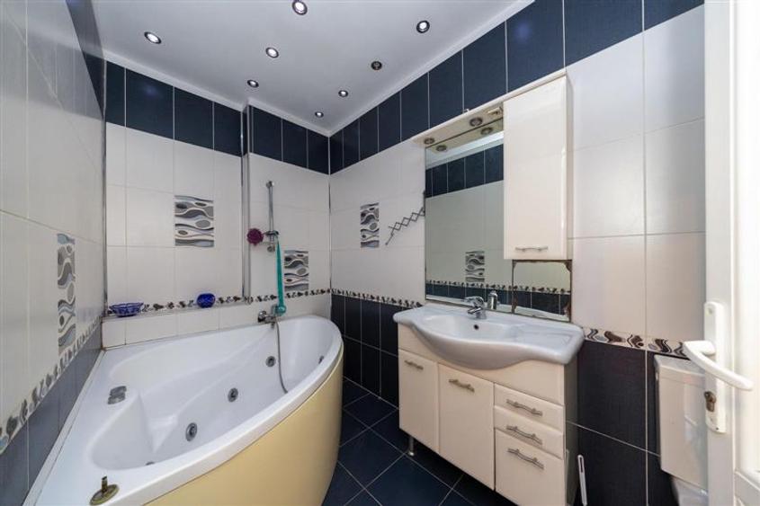 Apartament cu 3 camere circular, mobilat în Drumul Poienii