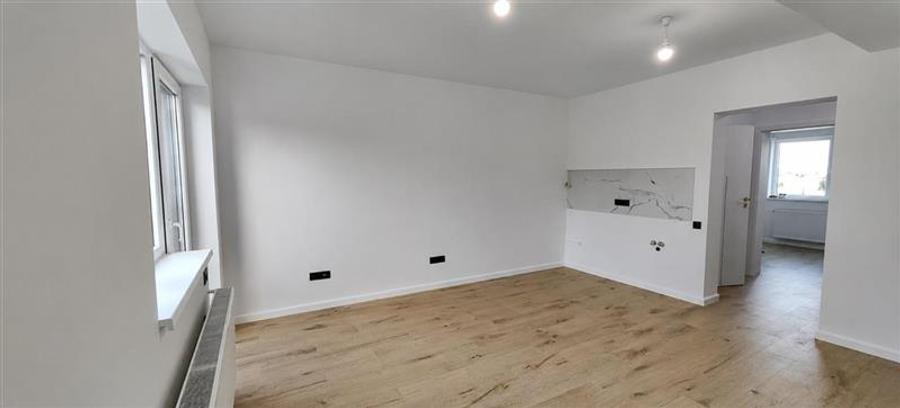 Garsoniera tip studio complet renovata cu curte proprie si loc de parcare - 3