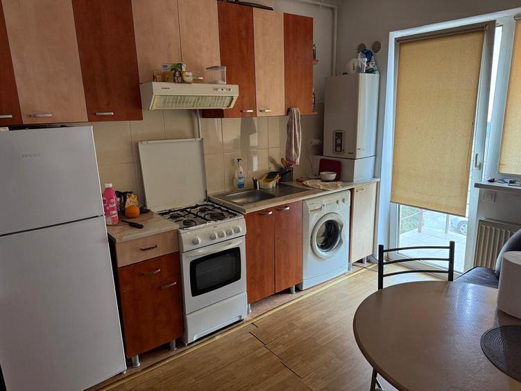 Apartament cu 3 camere decomandat în Florești