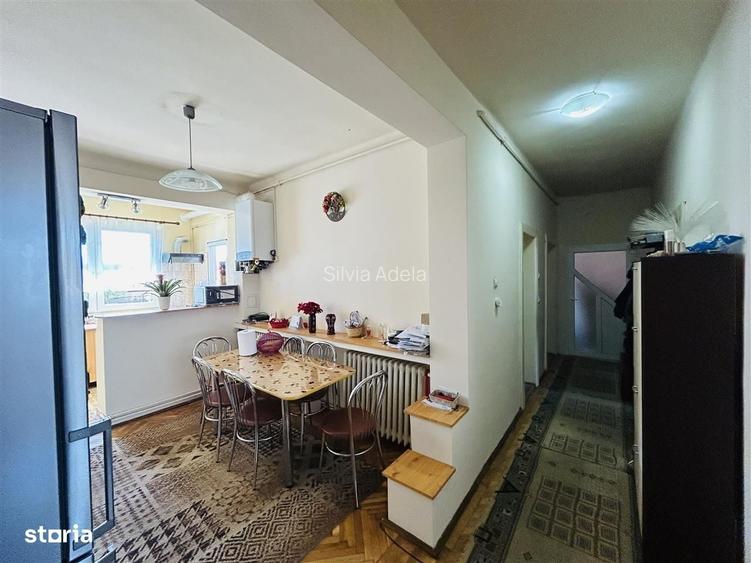 Casa de vanzare 4 camere, demisol amenajat, curte Piata Cluj