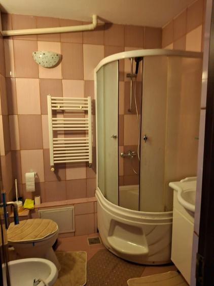 Apartament cu 3 camere decomandat în Independenței