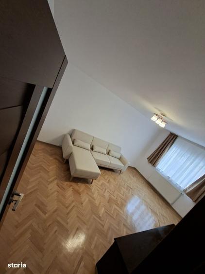 Apartament cu 3 camere decomandat în Eremia