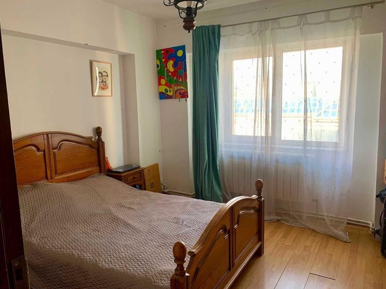 Apartament cu 3 camere decomandat în Ultracentral