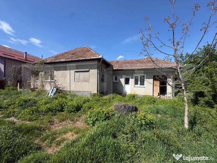 Casa demolabila cu teren generos de 684 mp in Apahida - 1