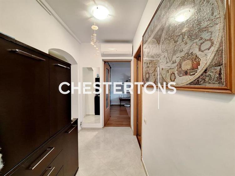 Apartament cu 3 camere decomandat în Tei