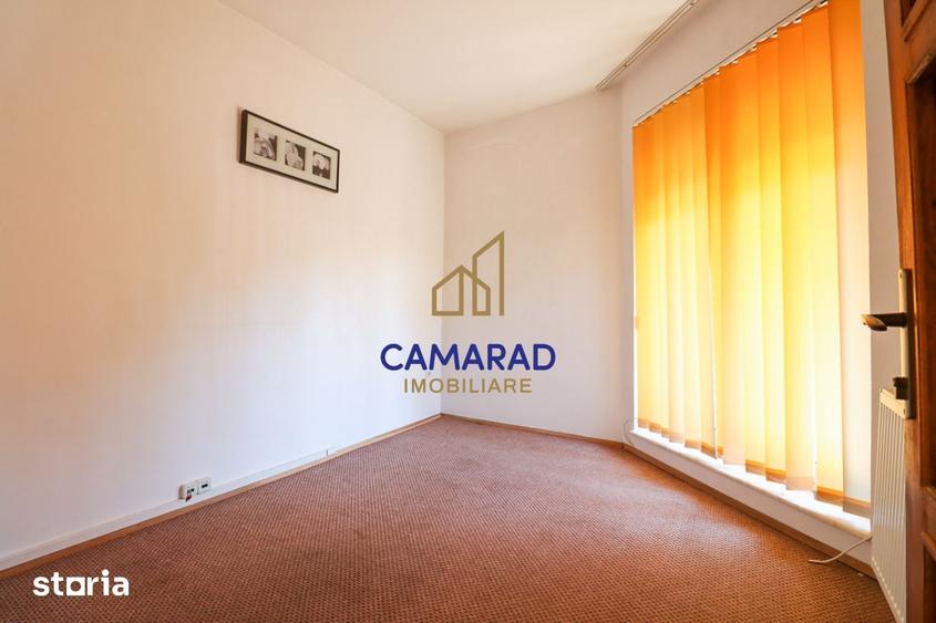 Casă cu 9 camere cu Teren 50 Mp în Tei