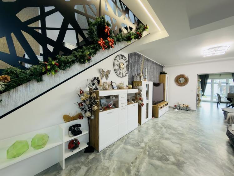 Duplex cu 4 camere cu Canalizare în Moșnița Veche