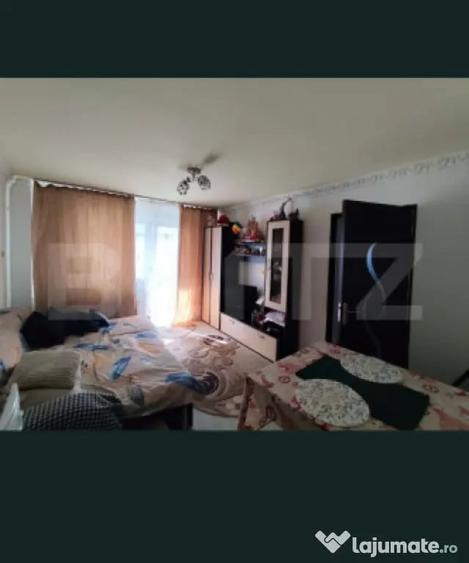 Apartament cu 3 camere semidecomandat în Central
