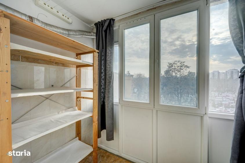 Apartament cu 3 camere semidecomandat, mobilat în Apărătorii Patriei